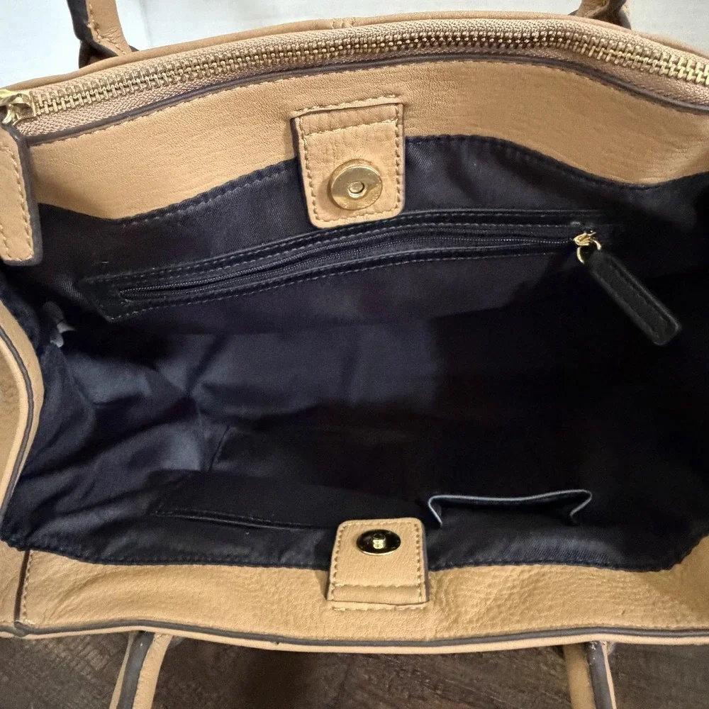 Vince Camuto Jace Shopper Leather Oak Double Handle Gold Trim Logo Classic NWT